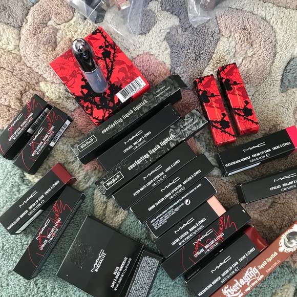 Cosmetics - Picture 1 of 8